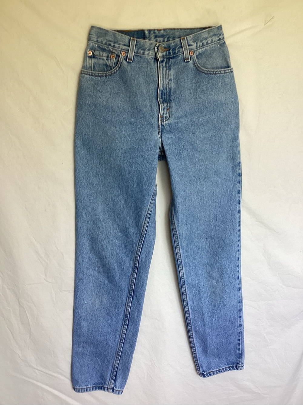 Vintage Levi’s 550 women’s relaxed fit tapered fit jeans made in USA size 8